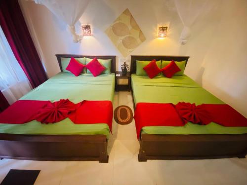 2 queen beds