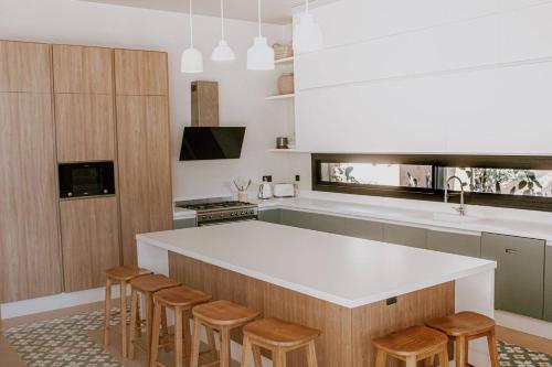 Sublime Villa with exceptional services - image 7