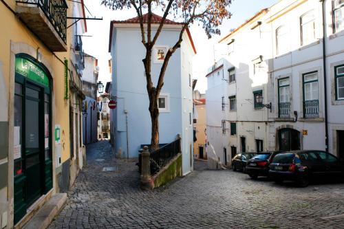 alfama yellow house