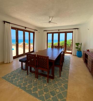 Topp Kwa Ramani 5 bedroom House- stunning ocean views in Kilifi