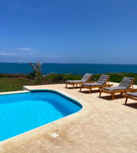 Topp Kwa Ramani 5 bedroom House- stunning ocean views in Kilifi