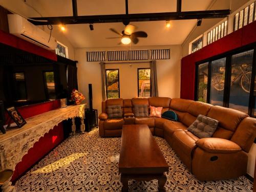 Baannaisuk Pool Villa in Sankampaeng