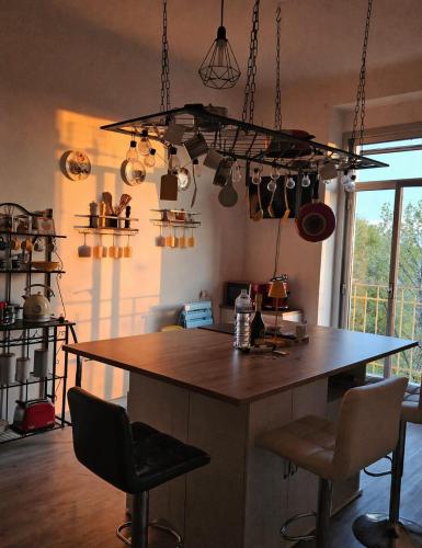 Moon House, Triest