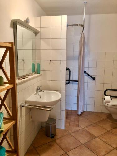 ห้องน้ำ, Ferienhaus im Öspergarten (Ferienhaus im Ospergarten) in ปีเตอร์สฮาเกน
