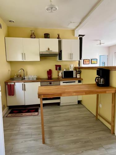 Kitchen, Maison David in Nantiat