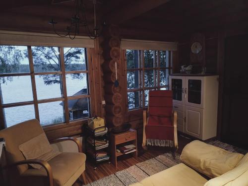 Cottage on the shore of Lake Pielinen in Vuonislahti