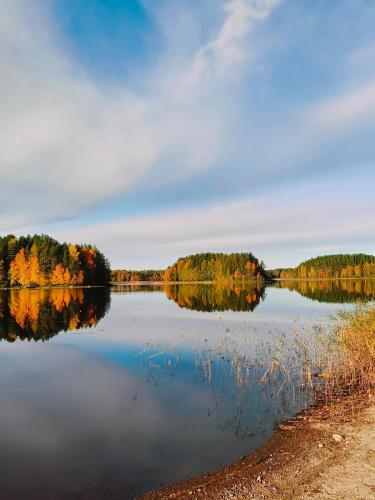 Cottage on the shore of Lake Pielinen in Vuonislahti