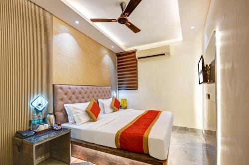 Hotel Coral Plaza - Near Connaught Place