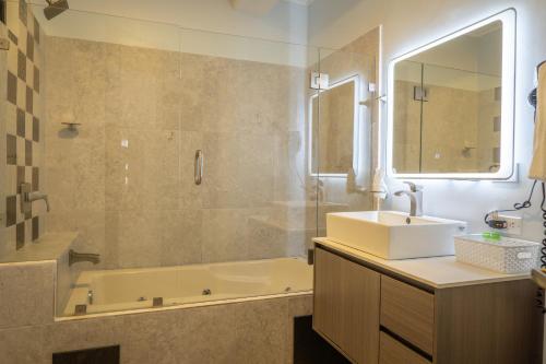 Hotel Luckys - image 2