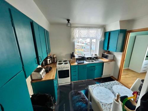 Chic Townhouse - Views Telescope Balcony BBQ in Siglufjordur