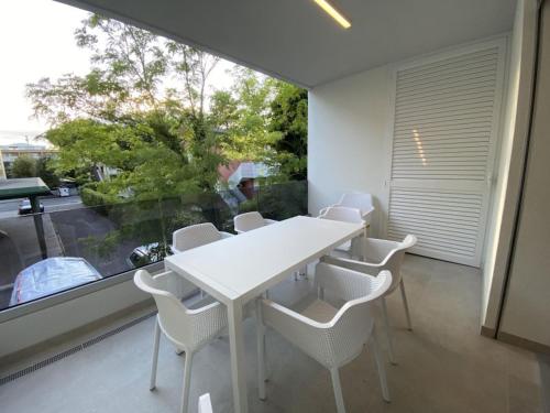 Beachside flat with covered terrace