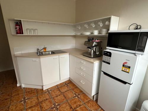 Cozy Curtin- Cottage