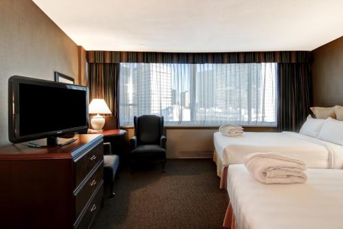 Double Room with Two Double Beds image 8