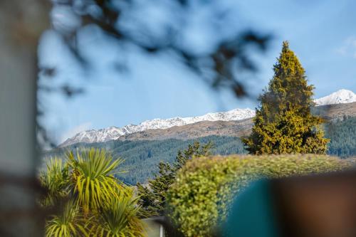 Wakatipu LAKEVIEW Garden Retreat in Frankton