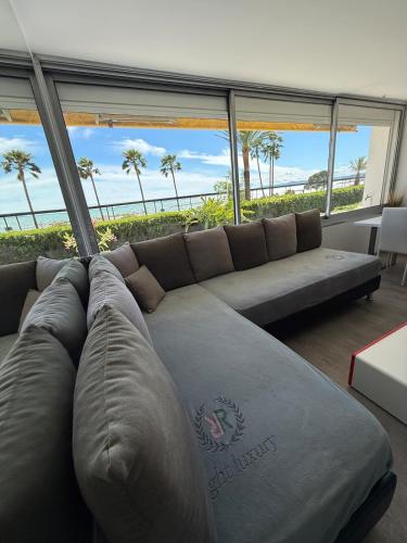 Beachfront Apartment on the French Riviera - Location saisonnière - Saint-Laurent-du-Var