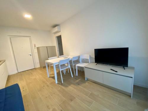 Bright flat with spacious terrace near the sea