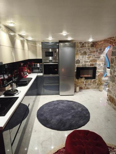 Eleni De Lux - Indoor Jacuzzi Residence in Lydia in Lidia