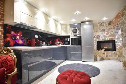 Eleni De Lux - Indoor Jacuzzi Residence in Lydia in Lidia