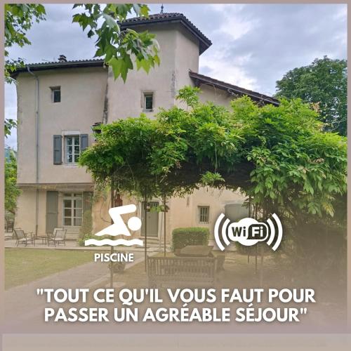 Le Domaine de la Bourne et sa piscine in Saint-Just-de-Claix