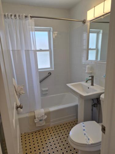 2 bedrooms, 4 beds
