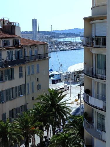 Superbe T3 climatisé - vue port de plaisance - centre historique - balcon - WIFI - 5e avec ascenseur