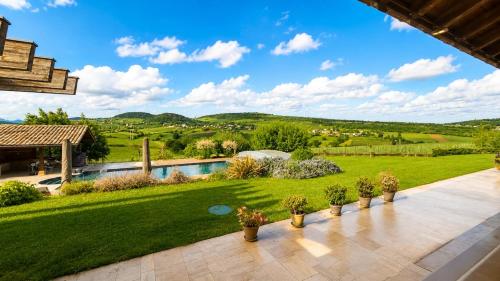 Сад, Villa Azura avec vue sur le Mâconnais - Piscine privée (Villa Azura avec vue sur le Maconnais - Piscine privee) in Берзе-ла-Віль