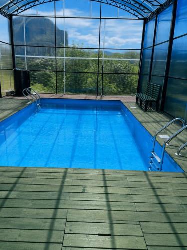 Peldbaseins, Guest House Ugra in Bulan Sogottuu