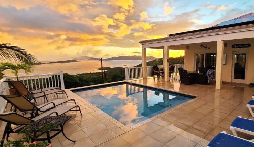Tropical Palm Villa – khách sạn tại Vinh Smith