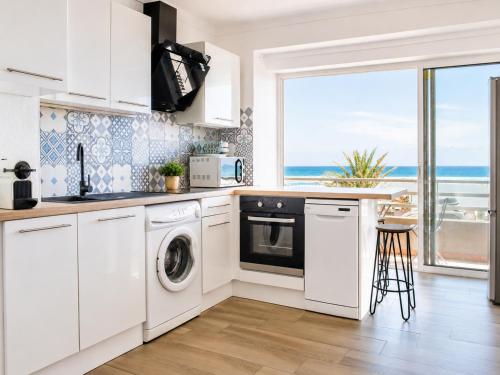 "PLAGE" Splendide Vue Mer depuis la chambre et le salon cuisine, 20m de la plage!