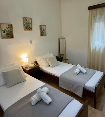 2 twin beds