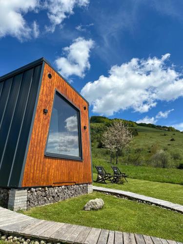 Skats, DANGUBA - Tiny Glamp House With Hot Tub by IGLENA in Kupres
