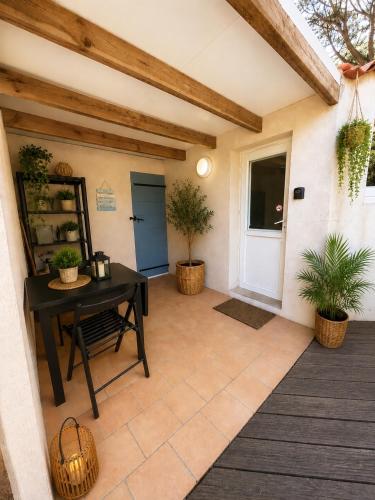 Charmant studio avec piscine in Frejus
