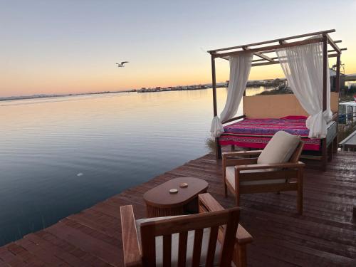 شرفة/ تراس, Maiari Lodge Uros Titicaca Perú (Maiari Lodge Uros Titicaca Peru) in Uros Islands