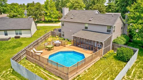 Indy 4BR Oasis Pool, Hot Tub, Game Room, Pets OK in ฟิชเชอร์ (IN)