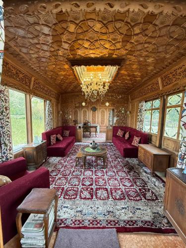Lord Palace Houseboat - Srinagar Lord Palace Houseboat - Srinagar