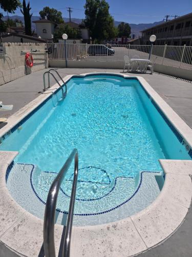 Swimming pool, Motel 6 Bishop, CA in Bishop (CA)