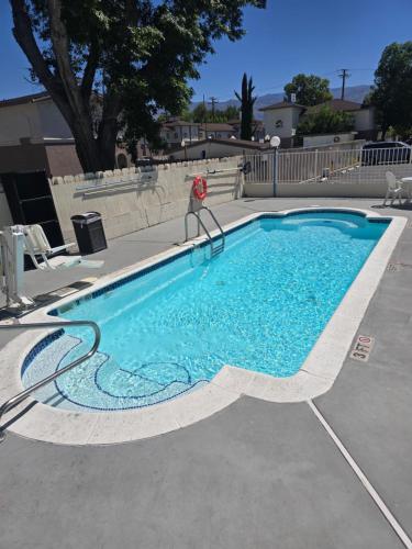Swimming pool, Motel 6 Bishop, CA in Bishop (CA)