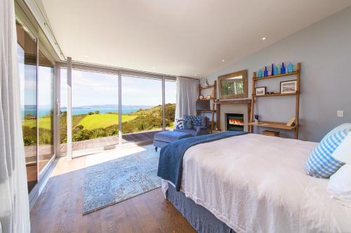 Waiheke Luxury Blue and Green Rooms Auckland