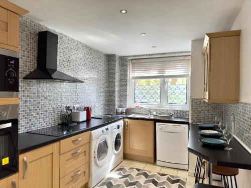 Kitchen, KeyNest Rooms - Jewellery Quarter in Birmingham