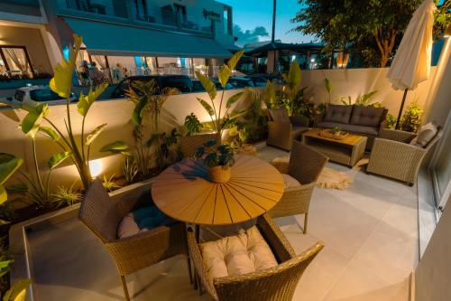 Elysian Luxury Suites in Chania gîte à louer Paralia Platania