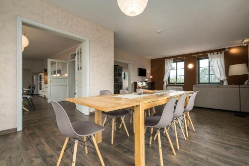 Ferienhaus-Landurlaub-mit-Kamin in 烏斯特羅