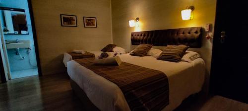 1 queen bed, 1 twin bed