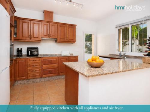Villa Gredos by HMR Holidays - image 5