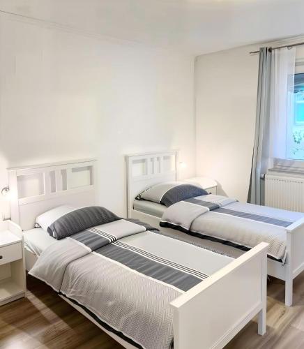 Düsseldorf Messe and Airport, 2-bedroom Apartment with Kitchen and Garden in Am Sittardsberg, Deutschland