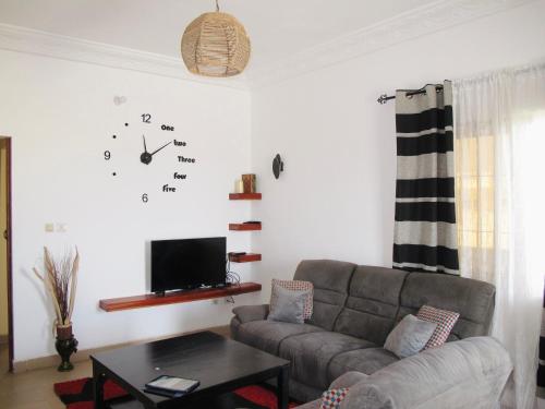 Cozy Apartment In Pk10 With Full Amenities – khách sạn tại Agblangandan