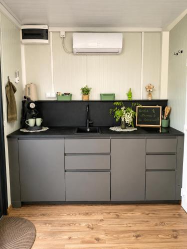 Tinyhouse mit Alpakas - Ruhe &Natur Rosmarinzeit Südburgenland-Frühstück zubuchbar (Tinyhouse mit Alpakas - Ruhe &Natur Rosmarinzeit Sudburgenland-Fruhstuck zubuchbar) in Gerersdorfa pie Gusingas
