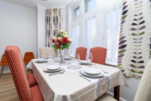 Facilities, The Eden Central - Large Modern Apartment near Station in Bournemouth Suburbs