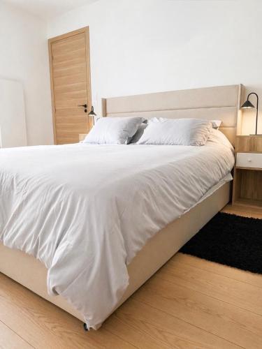 Chic 1BR near Le Marais, modern, calm, central