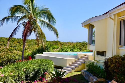 Oceanview Luxury Villa with Infinity Edged Pool in 弗里敦