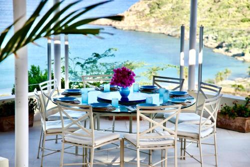 Oceanview Luxury Villa with Infinity Edged Pool in 弗里敦